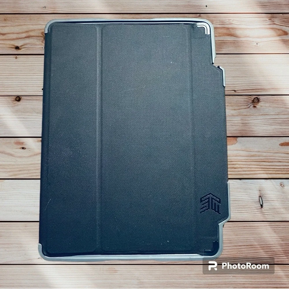 iPad Pro 11 stand/case 1st & 2nd gen gray w/clear back magnetic closure